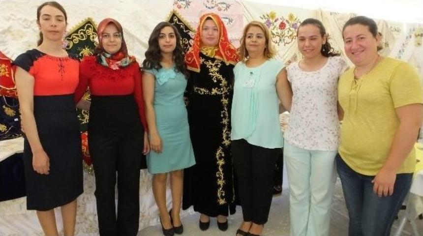 Kadınların Yılsonu Sergisi Panayır Gibi