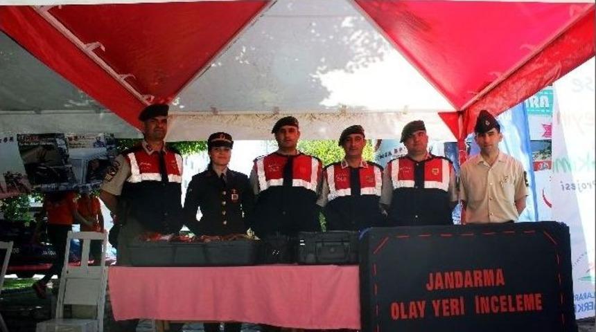 Jandarma Standına Vatandaş İlgisi