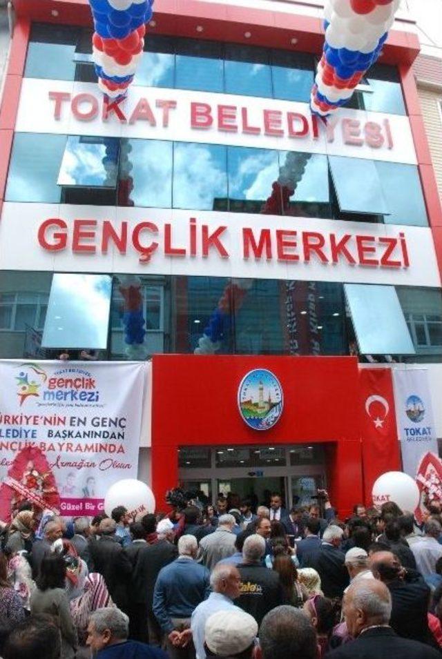 Tokat’ta Gençlik Merkezi Açıldı