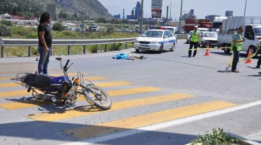 S&ouml;ke&rsquo;de Trafik Kazası; 1 &Ouml;l&uuml;, 1 Yaralı