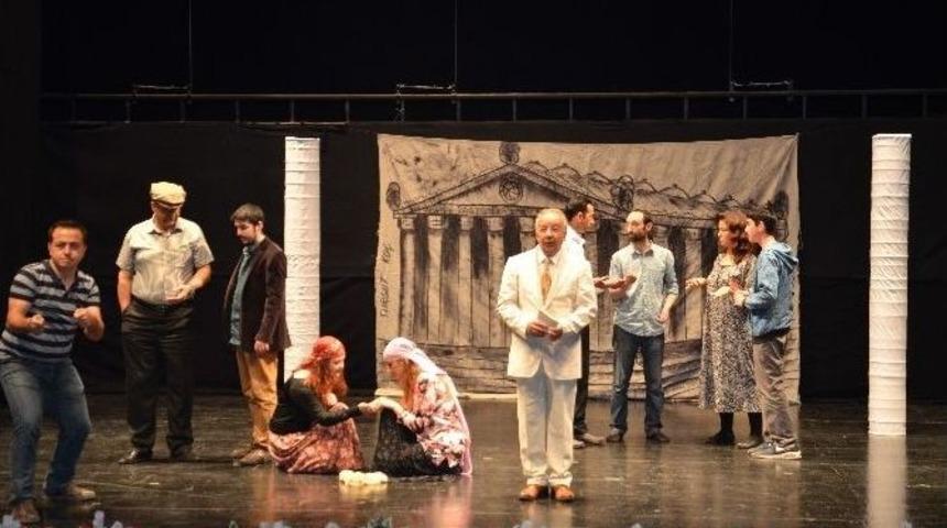 Bilecik&rsquo;te "aşk Grevi" Adlı Oyun Sahnelendi