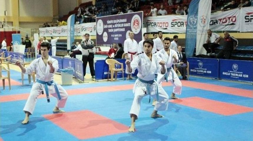 Kul&uuml;pler D&uuml;zce&rsquo;de Tatamiye &Ccedil;ıktı