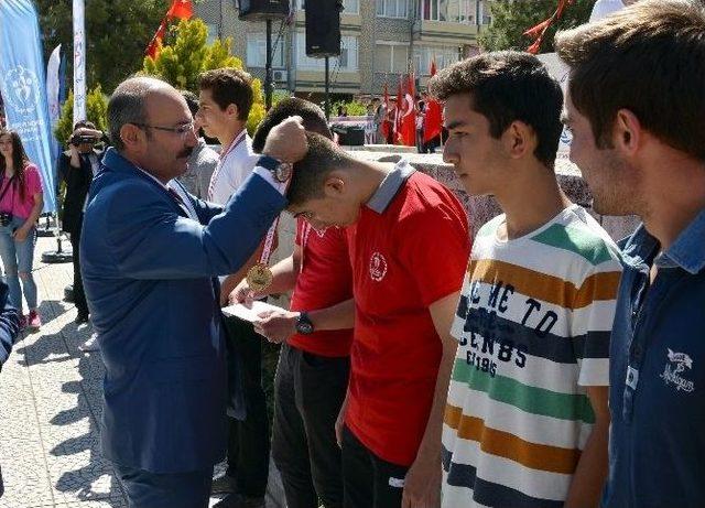 Burdur&rsquo;da &lsquo;gen&ccedil;lik Bayramı&rsquo; Coşkusu 1