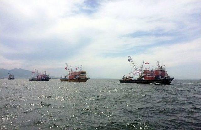 Balık&ccedil;ılar, K&ouml;rfez&rsquo;de Binali Yıldırım İ&ccedil;in G&ouml;vde G&ouml;sterisi Yaptı 1
