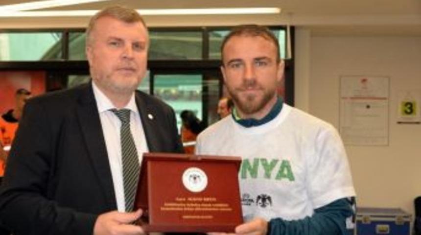 Meha Ve Borek&rsquo;e Teşekk&uuml;r Plaketi