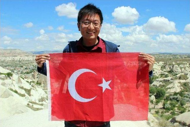 Tayvan Ve Hollandalı Turistler Türk Gençliğinin Bayramını Kutladı