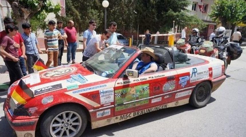 Sarıg&ouml;l&rsquo;de Doğu-batı Dostluk Ve Barış Rallisi