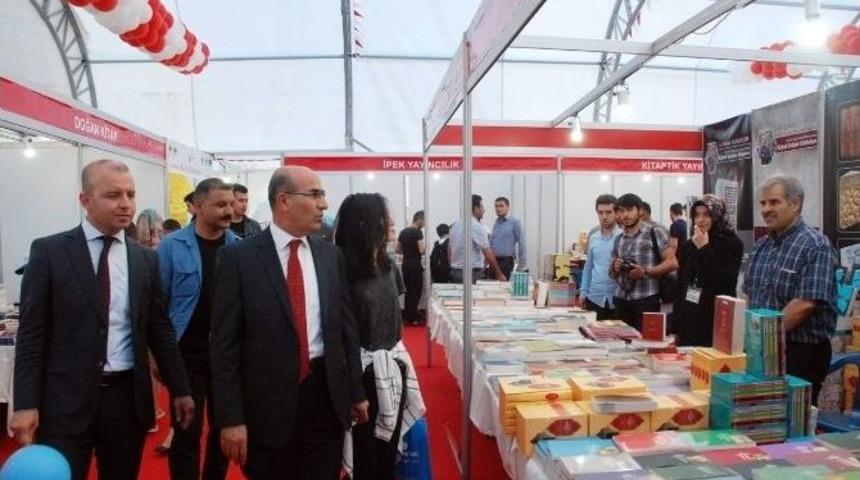 Kitap G&uuml;nlerine Yoğun İlgi