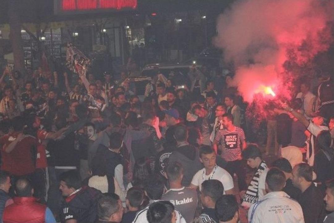 Beşiktaşlı Taraftarların Şampiyonluk Kutlaması