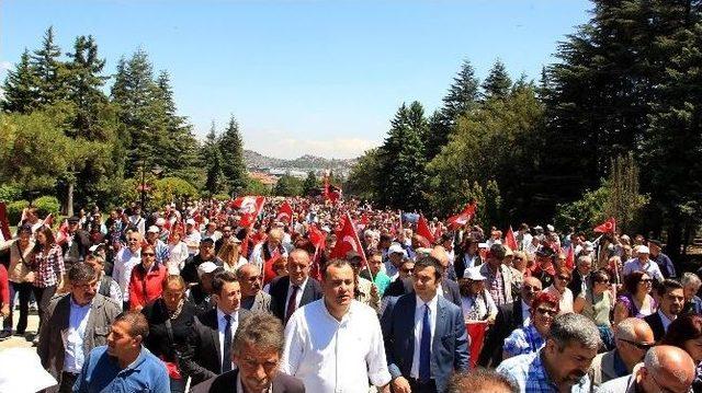 Çankaya Belediye Başkanı Taşdelen Gençlerle Ata’ya Yürüdü