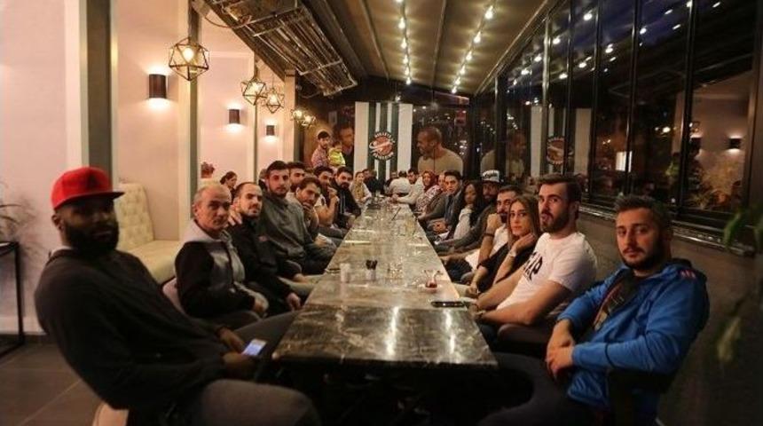 Başkan Zeki To&ccedil;oğlu Basket Takımı İle Bir Araya Geldi