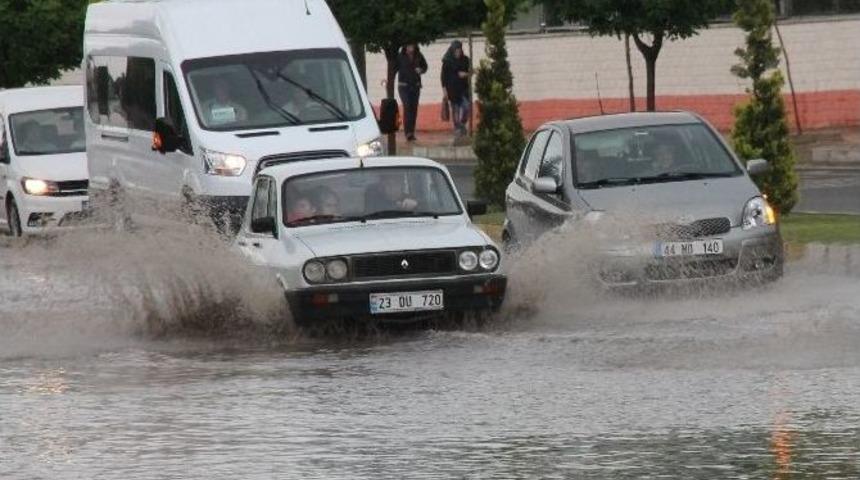 Elazığ&rsquo;da Sağanak Etkili Oldu