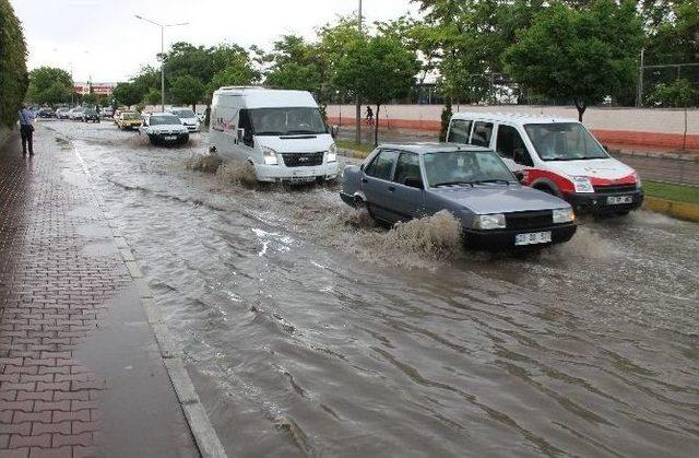 Elazığ&rsquo;da Sağanak Etkili Oldu 1