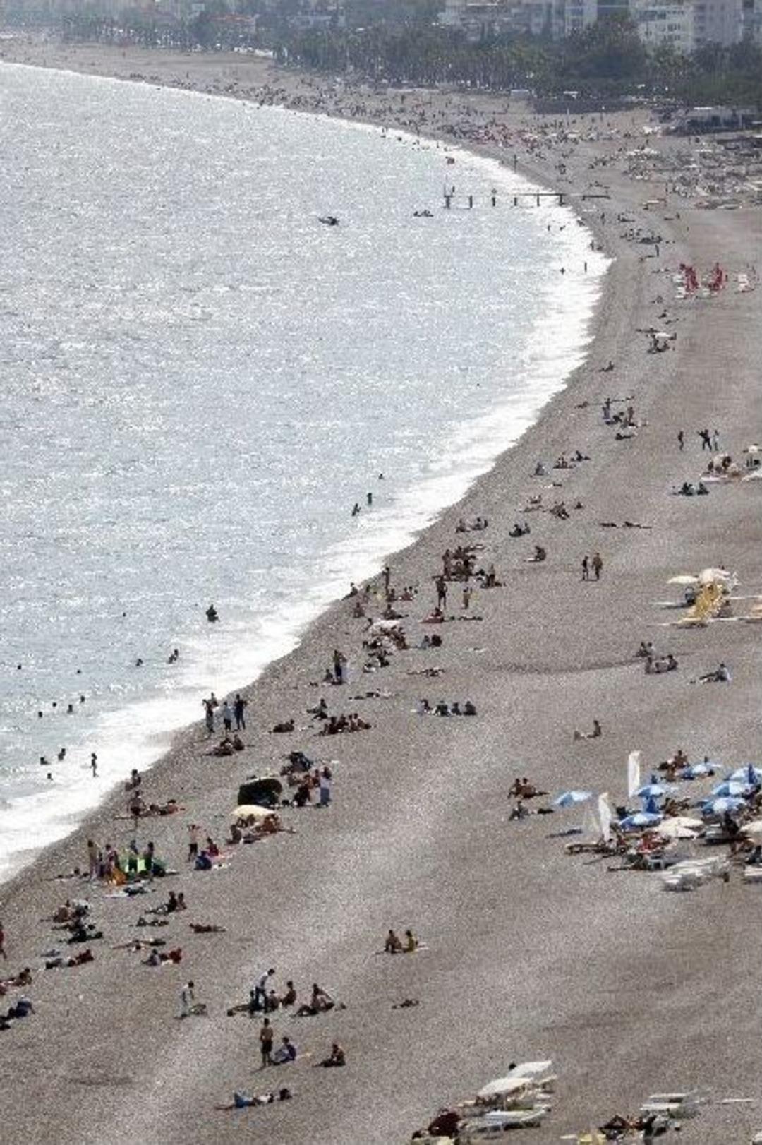 Antalya Sahillerinde 19 Mayıs Yoğunluğu