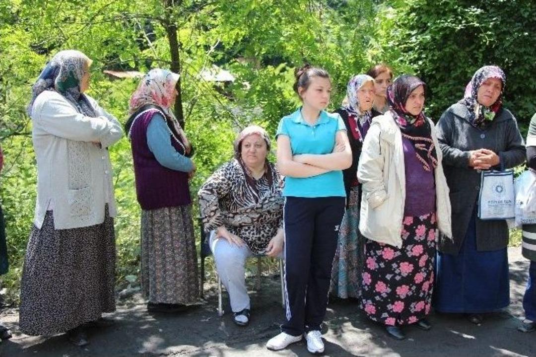 Madenden &Ccedil;ıkmama Eylemi Yapan İş&ccedil;ilere Ailelerinden Destek