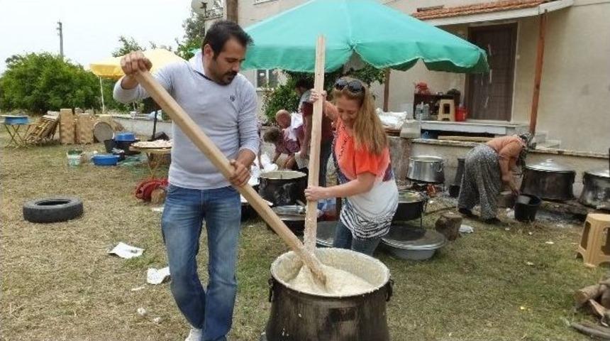 Davul Eşliğinde Kadınlar Da Keşkek D&ouml;vd&uuml;