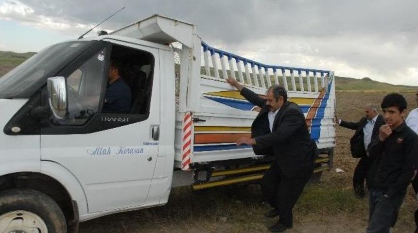 Medrese &Ouml;ğrencilerini Taşıyan Kamyonet Devrildi: 2&rsquo;si Ağır, 17 Yaralı