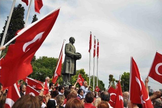 Bayraklı’da Dev 19 Mayıs Yürüyüşü