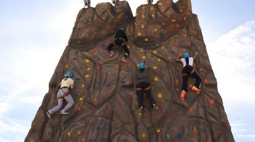 Gen&ccedil;ler Macera Parkurunda Yarıştı