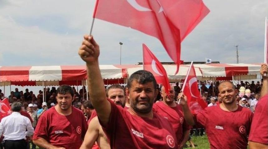 Kırkpınar &Ouml;ncesi Başpehlivanlar Er Meydanında