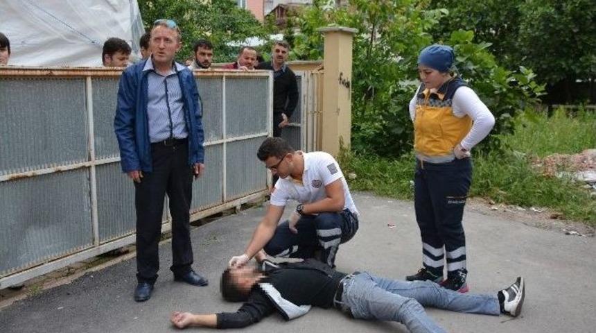 Bonzai İ&ccedil;en Gen&ccedil; Sokakta Yığılıp Kaldı