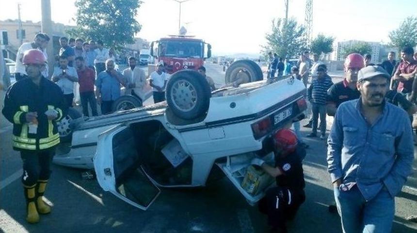 Yola Aniden &Ccedil;ıkan &Ccedil;ocuğa &Ccedil;arpmamak İ&ccedil;in Kaza Yaptı: 4 Yaralı