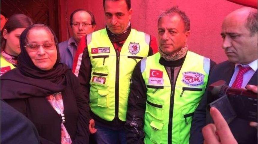 Motosiklet Kul&uuml;b&uuml;nden Şehit Annesine Ziyaret