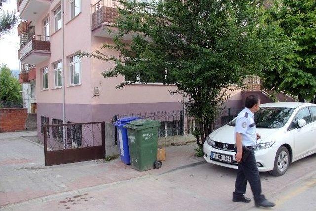 Cam Silerken Beton Zemine Çakıldı 1