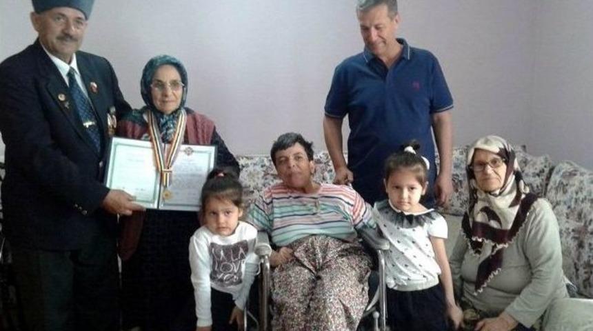 31 Yıl Sonra G&ouml;nderilen Şeref Madalyası, Kore Gazisinin Eşine Teslim Edildi