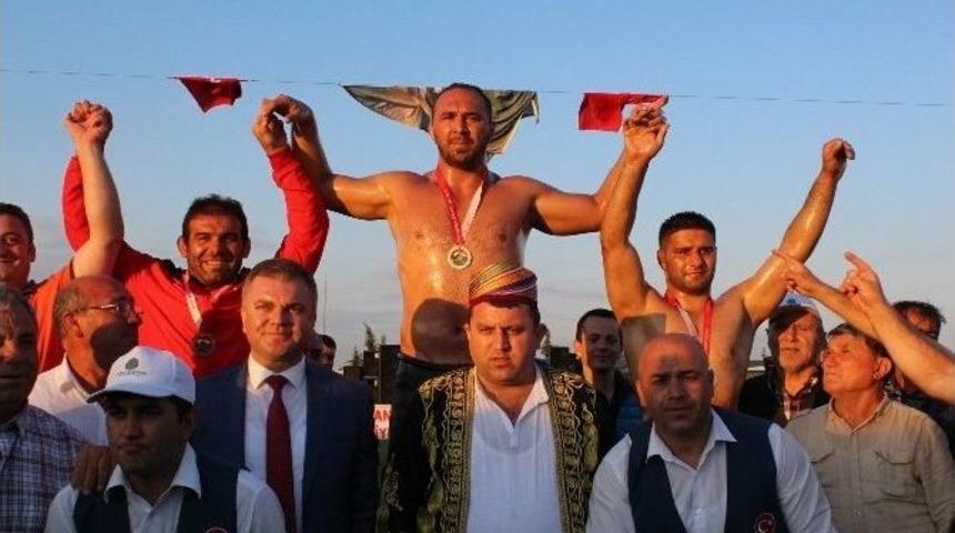 G&uuml;rb&uuml;z Tarihi Kırkpınar G&uuml;reşleri &Ouml;ncesi Başpehlivanlığa G&ouml;z Kırptı