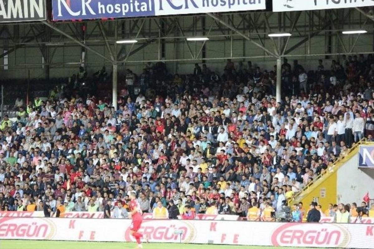 Gaziantep&rsquo;te Trib&uuml;nlerin B&uuml;y&uuml;k B&ouml;l&uuml;m&uuml; Doldu