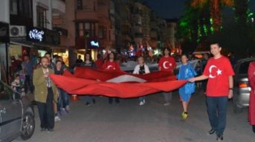 Karam&uuml;rsel&rsquo;de 19 Mayıs Fener Alayı Coşkusu