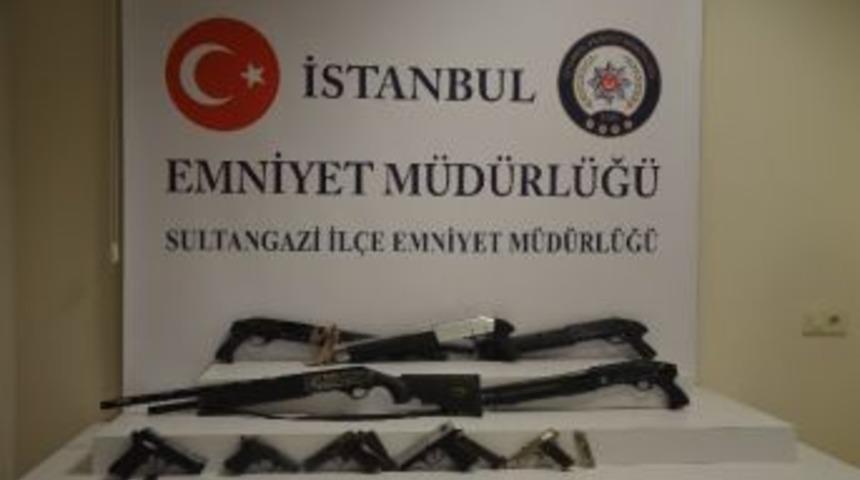 İstanbul&rsquo;da &Ccedil;uval İ&ccedil;inde 10 Adet Silah Ele Ge&ccedil;irildi