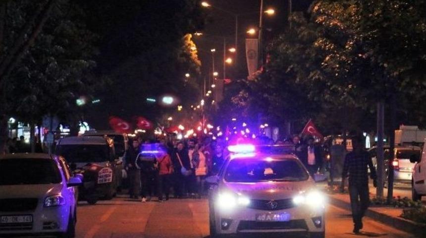 Fener Alayında Gen&ccedil;lik, Ter&ouml;re Tepki G&ouml;sterdi