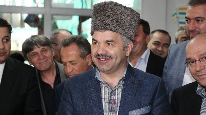 Başkan &Ccedil;elik Kalpak Giydi