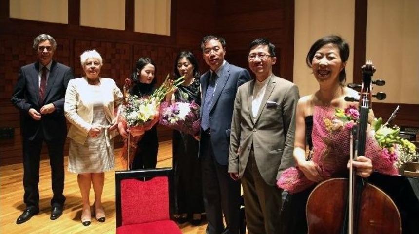 &Ccedil;inli Sanat&ccedil;ılar İzmir&rsquo;i B&uuml;y&uuml;ledi