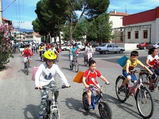 Sarıgöl Cumhuriyet Kadınları Derneğinden Bisiklet Turu