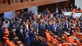 Chp Milletvekilleri Genel Kurul’u Terk Etti