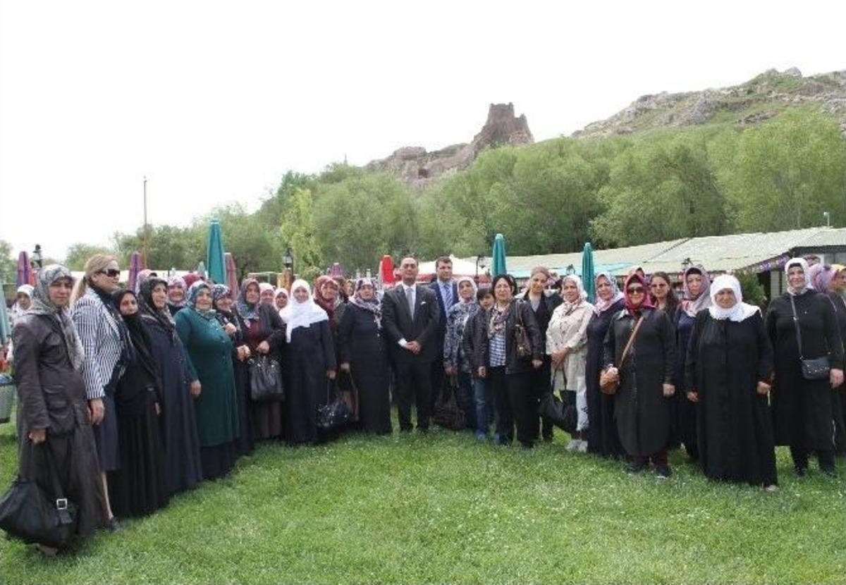 (&ouml;zel Haber) İlk Defa Akdamar Adası&rsquo;nı G&ouml;rd&uuml;ler