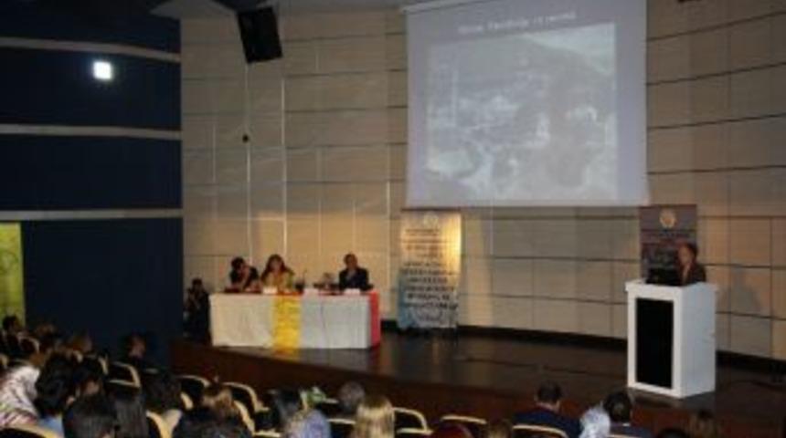 D&uuml;&rsquo;de &lsquo;&ccedil;atışma Sonrası Diyarbakır Surlarına&rsquo; Yaklaşım &Ccedil;alıştayı D&uuml;zenlendi