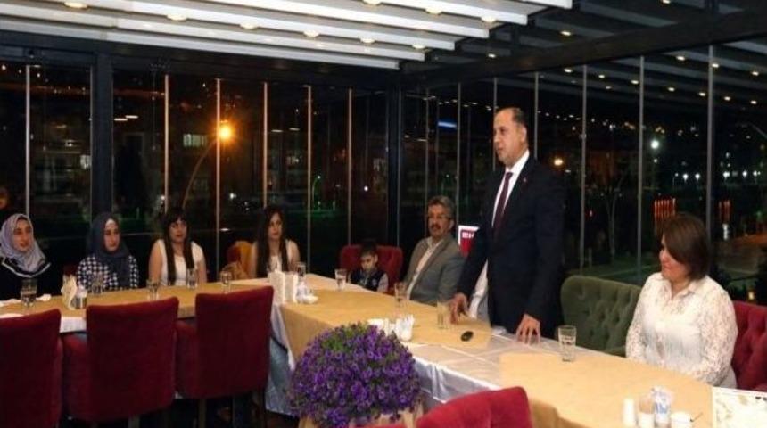 Vali &Ccedil;omaktekin, Mardin İkizler &Ccedil;oğul Aileleri Derneği &Uuml;yeleriyle Buluştu