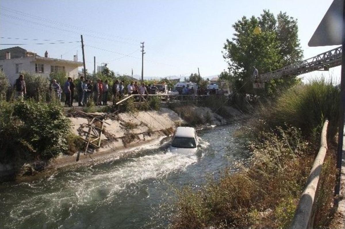 Fethiye&rsquo;de Otomobil Dsi Kanalına U&ccedil;tu; 2 Yaralı