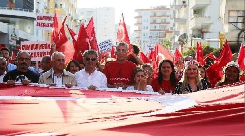 Mezitli&rsquo;de Coşkulu 19 Mayıs Y&uuml;r&uuml;y&uuml;ş&uuml;
