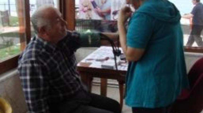 Lapseki Tsm Hipertansiyon Farkındalığı İ&ccedil;in Broş&uuml;r Dağıttı