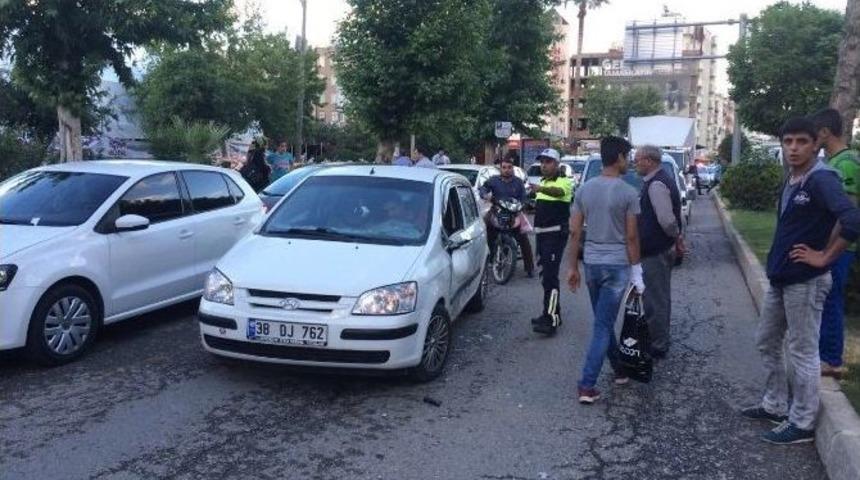 Otomobil İle Minib&uuml;s &Ccedil;arpıştı