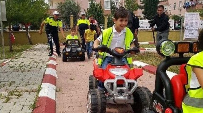 &Ccedil;ocuklara Uygulamalı Trafik Eğitimi Veriliyor