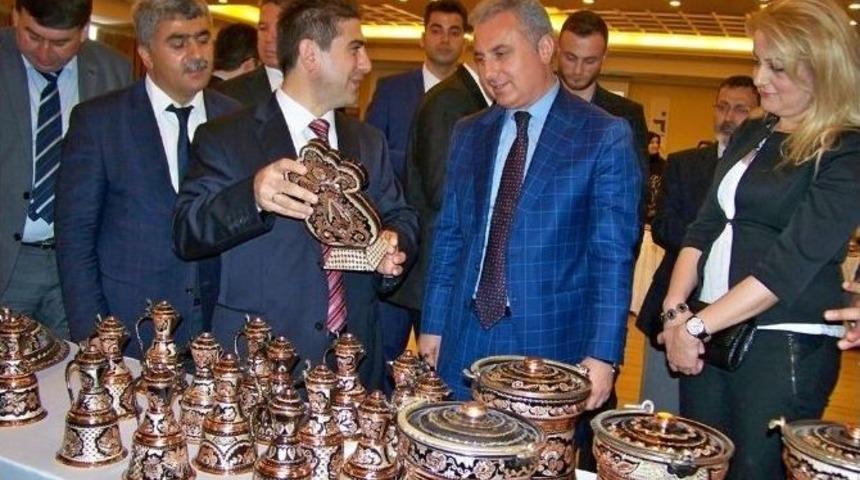 Hassa Bakırı, G&ouml;r&uuml;c&uuml;ye &Ccedil;ıktı