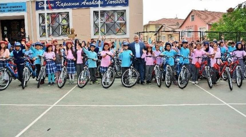 K&ouml;rfez&rsquo;de &Ouml;ğrenciler Yaza Bisikletle Giriyor