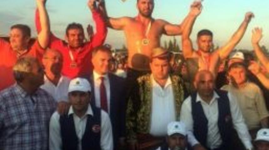 Ali G&uuml;rb&uuml;z&rsquo;den 4 G&uuml;nde 2 Başpehlivanlık