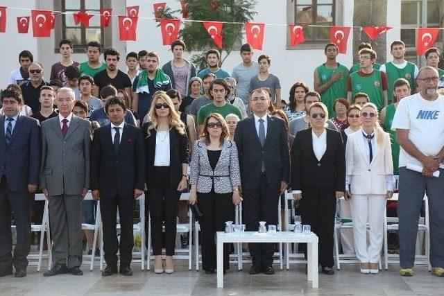 İzmirli Gen&ccedil;ler Basketbol Turnuvasına Katıldı 2